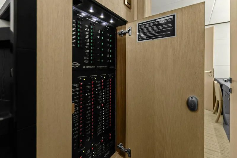 Slide: The Image of Sunseeker 73 Manhattan 2013 - 5426293