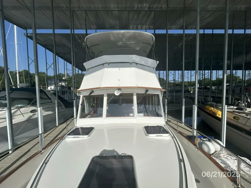Slide: The Image of 36' Grand Banks foredeck aft - 5428180