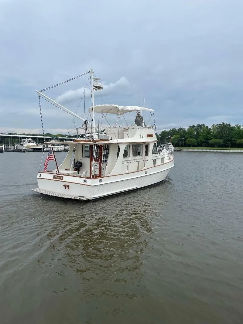 Slide: The Image of 36' Grand Banks starboard aft profile1 - 5428334