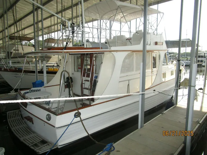 Slide: The Image of 36' Grand Banks starboard aft profile2 - 5428333