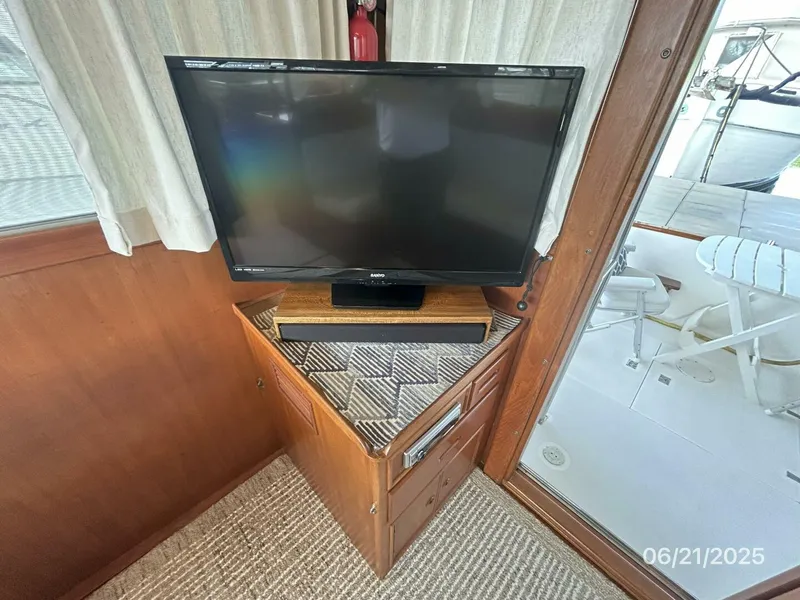 Slide: The Image of 36' Grand Banks salon starboard aft - 5428330