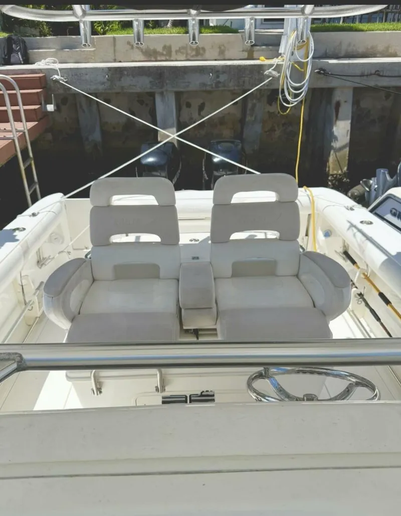 Slide: The Image of 2005 Boston Whaler 320 Outrage - 5432363