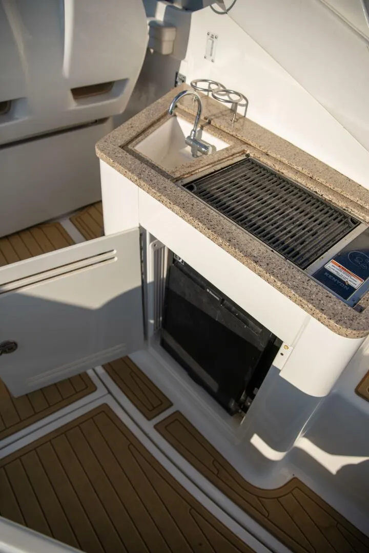 Slide: The Image of Sea Ray 350 Sundancer 2016 - 5566108