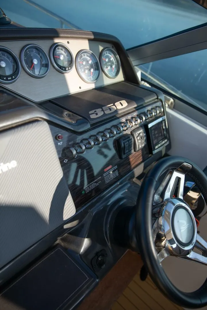 Slide: The Image of Sea Ray 350 Sundancer 2016 - 5566130