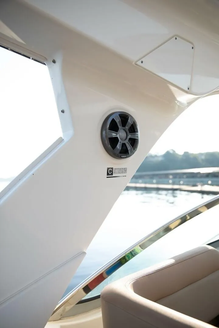 Slide: The Image of Sea Ray Sundancer 350 2016 - 7529141