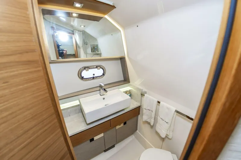 Slide: The Image of 6f4da100 D440 4e65 9075 1cc7fb355686 - 5432439