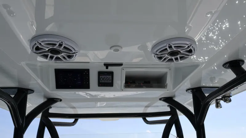 Slide: The Image of Yellowfin 32 2022 - 5433220