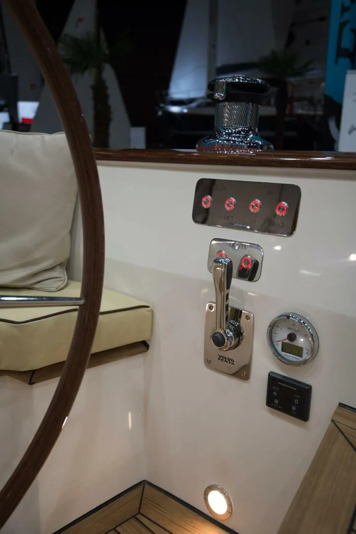 Slide: The Image of Leonardo Yachts Eagle 38 2024 - 5433257