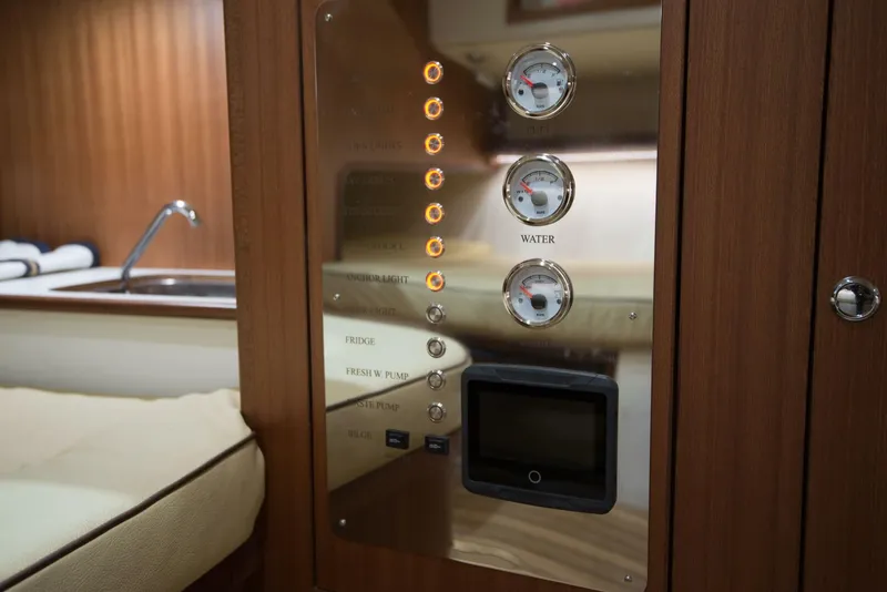 Slide: The Image of Leonardo Yachts Eagle 38 2024 - 5433263