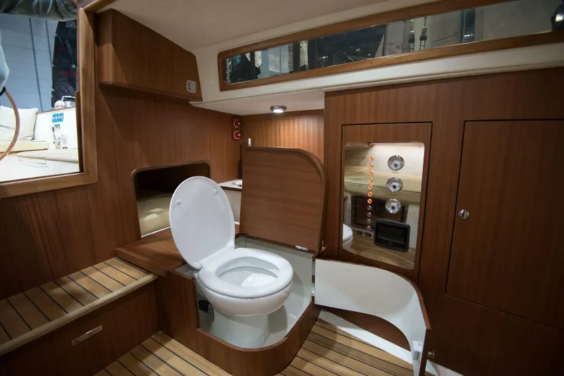 Slide: The Image of Leonardo Yachts Eagle 38 2024 - 5433266