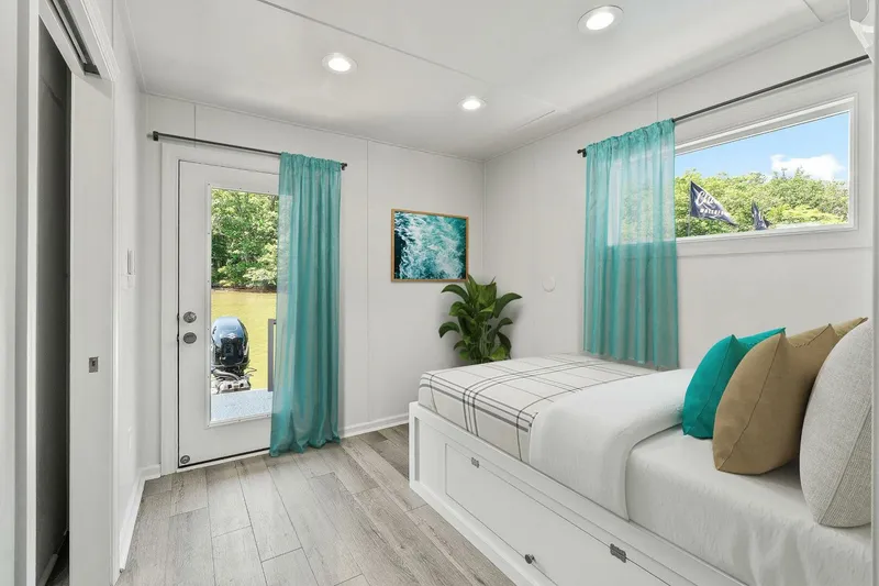 Slide: The Image of Custom Hank's 40 Houseboat 2025 - 5433258