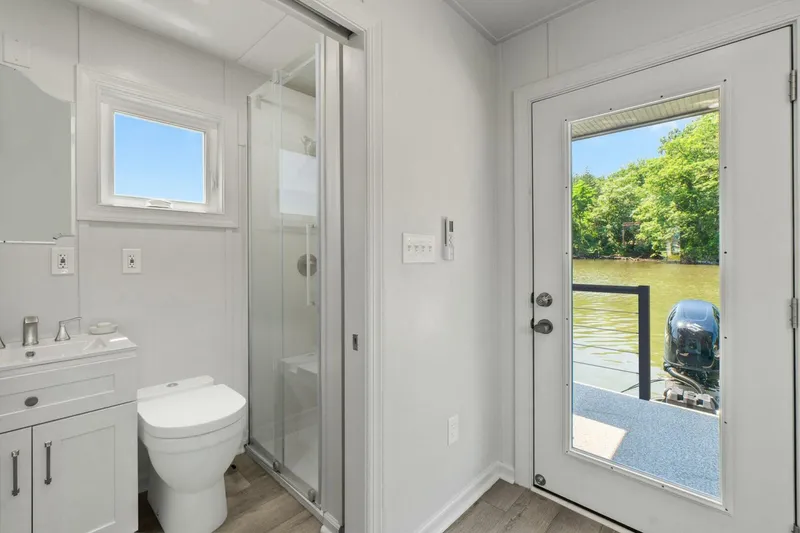 Slide: The Image of Custom Hank's 40 Houseboat 2025 - 5433259