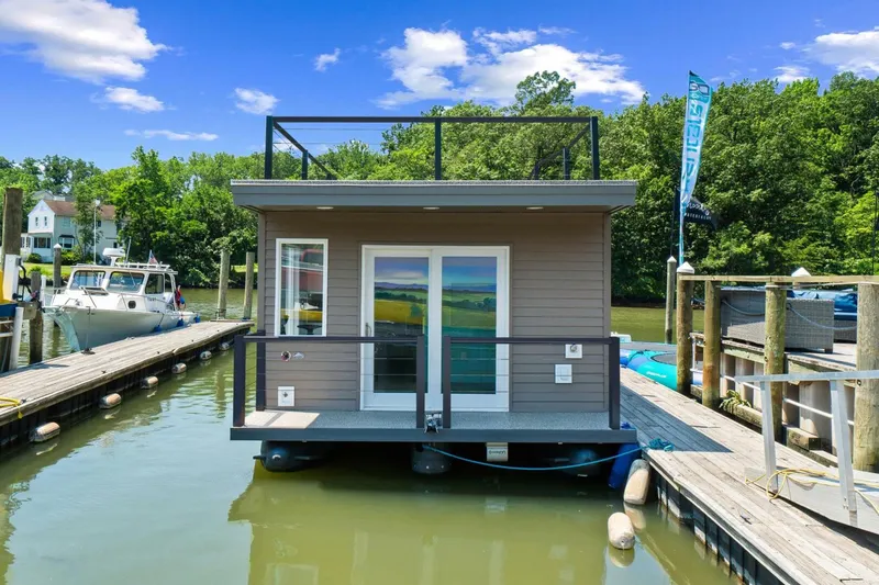 Slide: The Image of Custom Hank's 40 Houseboat 2025 - 5433260