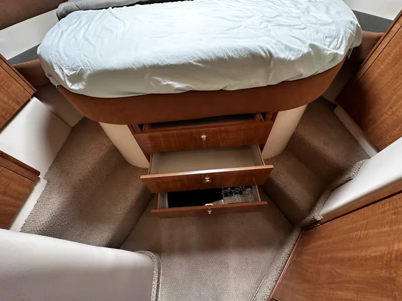 Slide: The Image of Maxum 42 2003 - 5441111