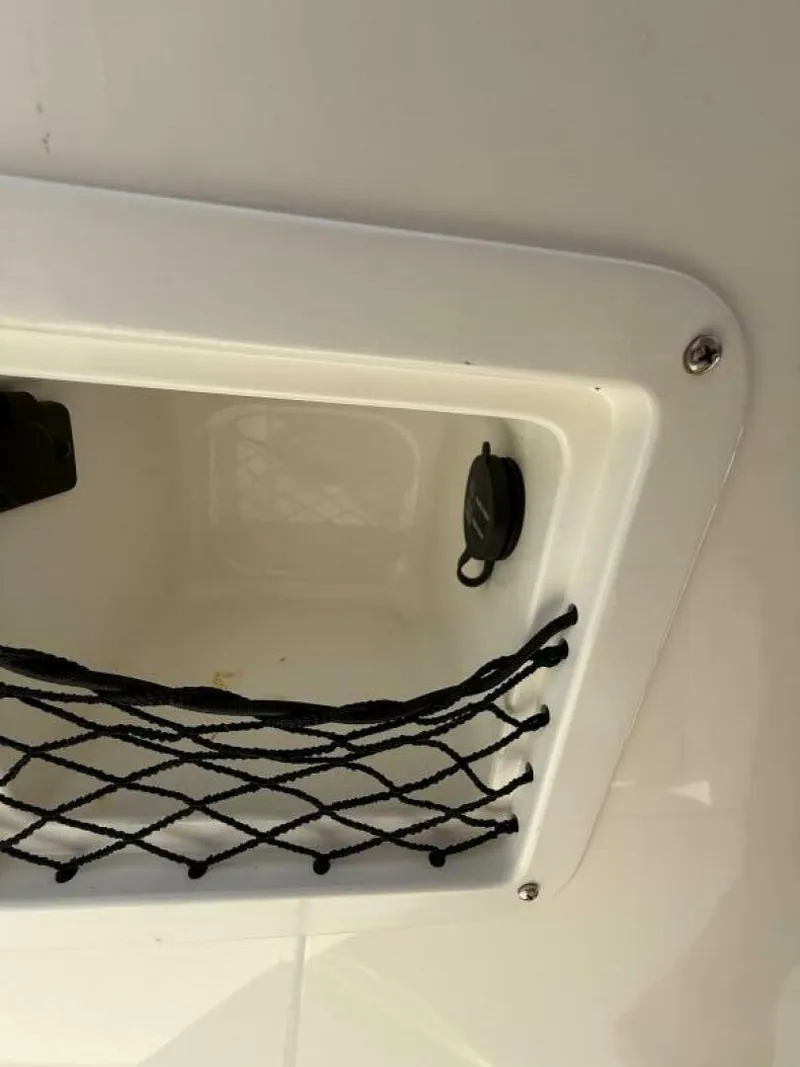 Slide: The Image of Bayliner VR4 2019 - 5436638