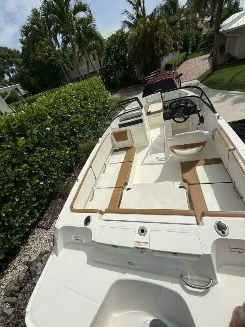 Slide: The Image of Bayliner VR4 2019 - 5436623