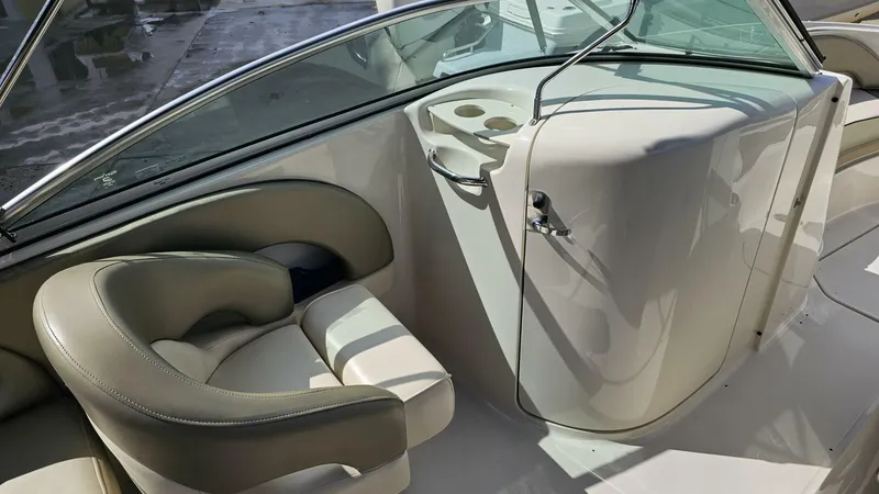 Slide: The Image of Sea Ray 220 Sun Deck 2005 - 5439219