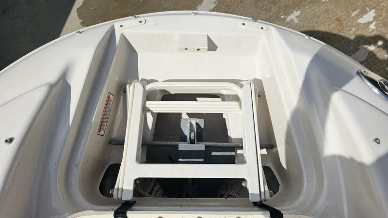 Slide: The Image of Sea Ray 220 Sun Deck 2005 - 5439226