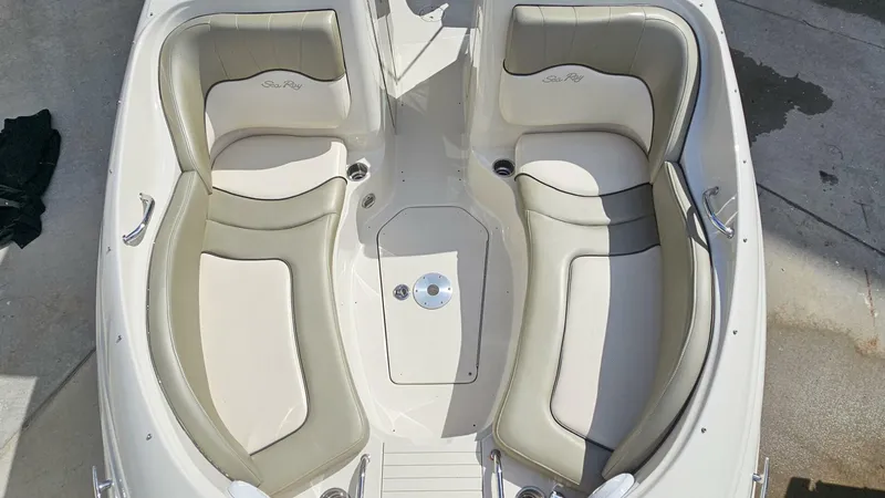 Slide: The Image of Sea Ray 220 Sun Deck 2005 - 5439224