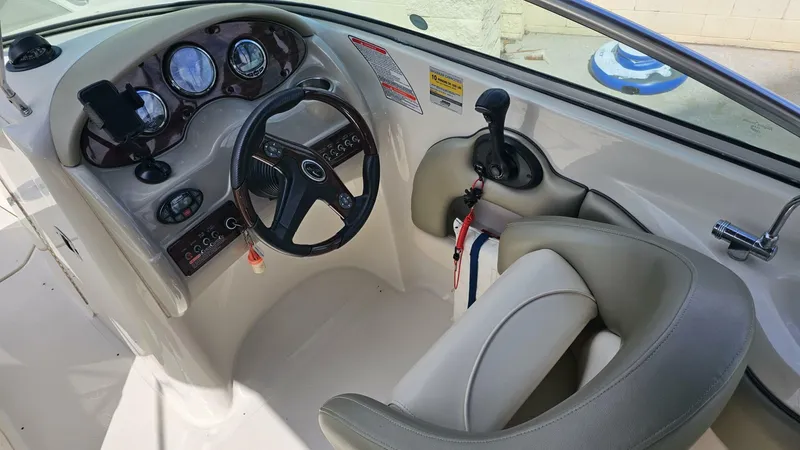 Slide: The Image of Sea Ray 220 Sun Deck 2005 - 5439218