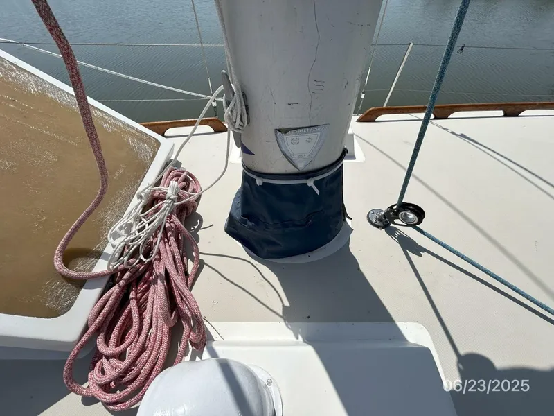 Slide: The Image of 40' Bristol mast base - 5437115