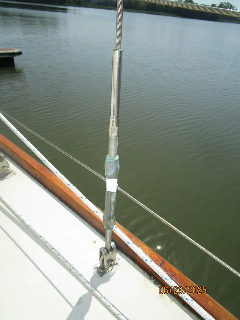 Slide: The Image of 40' Bristol starboard standing rigging3 - 5437131