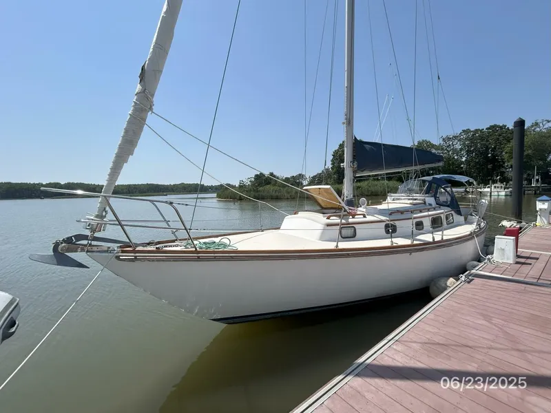 Slide: The Image of 40' Bristol starboard forward profile - 5437119