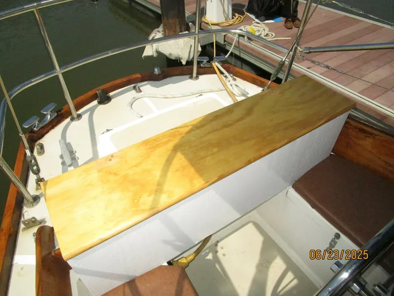 Slide: The Image of 40' Bristol cockpit aft benchseat - 5437080