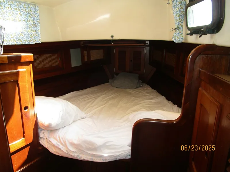 Slide: The Image of 40' Bristol master stateroom - 5437116