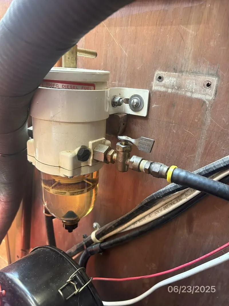 Slide: The Image of 40' Bristol Racor fuel filter - 5437123