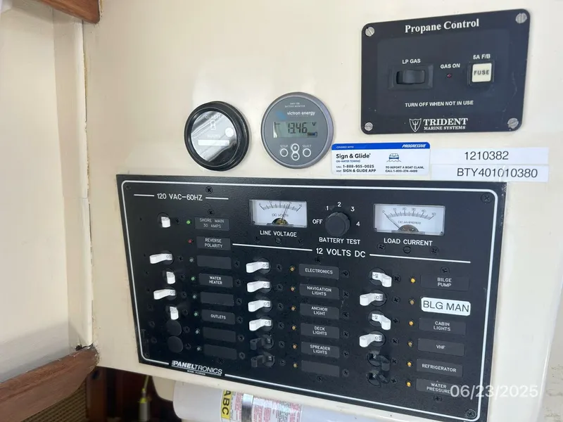 Slide: The Image of 40' Bristol electrical panels - 5437102