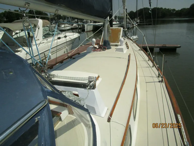 Slide: The Image of 40' Bristol foredeck1 - 5437110