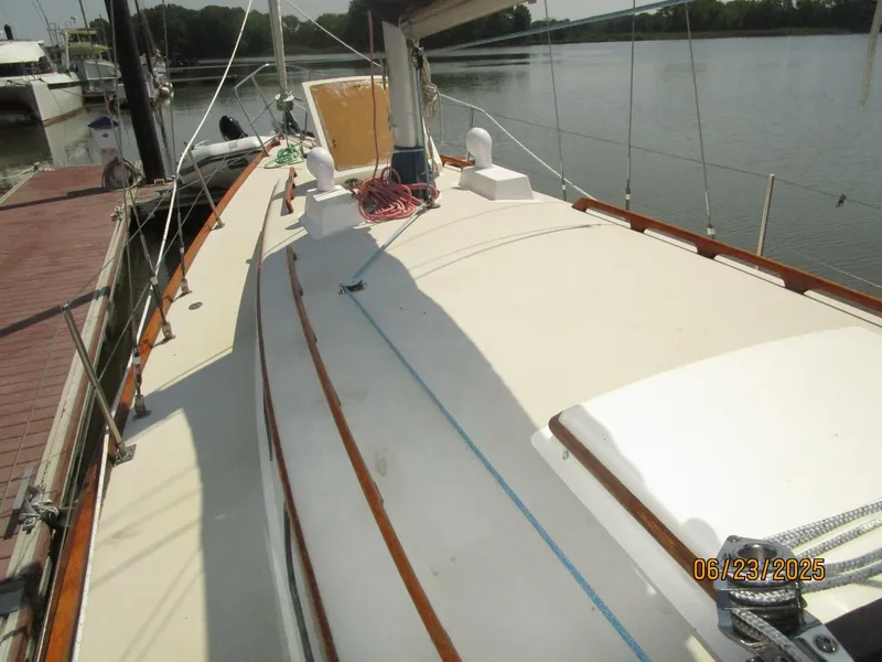 Slide: The Image of 40' Bristol foredeck2 - 5437111