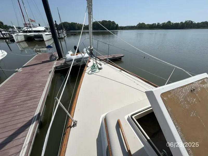 Slide: The Image of 40' Bristol foredeck3 - 5437108