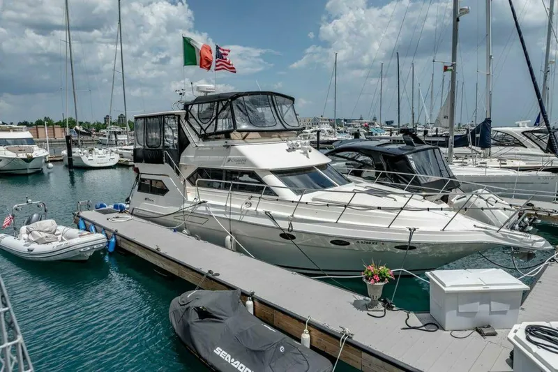 The Image of Cruisers Yachts 3850 Aft Cabin 1991 - 5450217