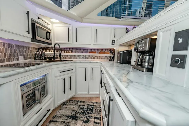 Slide: The Image of Cruisers Yachts 3850 Aft Cabin 1991 - 5450230