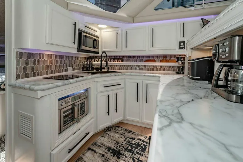 Slide: The Image of Cruisers Yachts 3850 Aft Cabin 1991 - 5450233