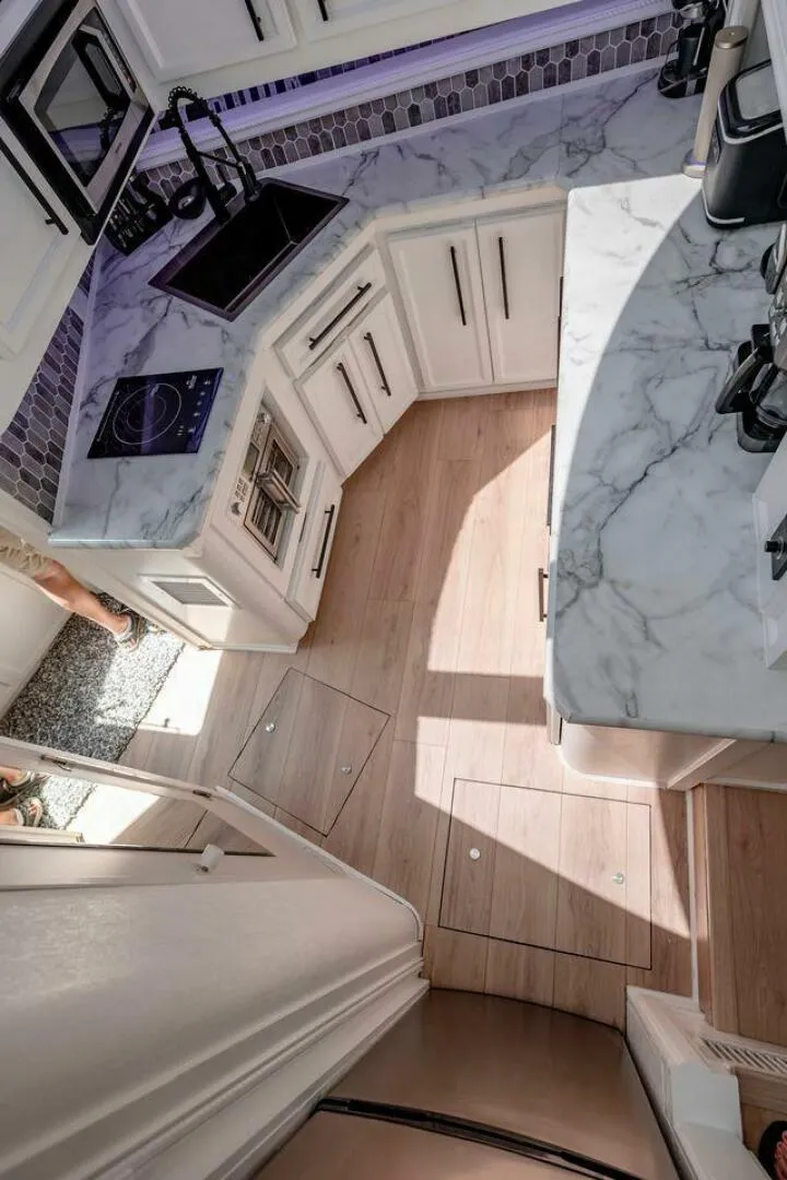 Slide: The Image of Cruisers Yachts 3850 Aft Cabin 1991 - 5450256