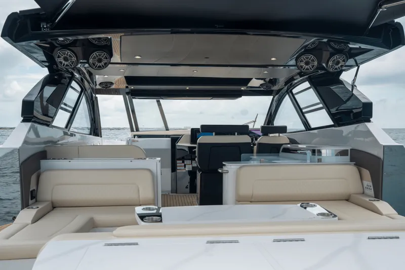 Slide: The Image of Cruisers Yachts 50GLS OB 2026 - 5585929