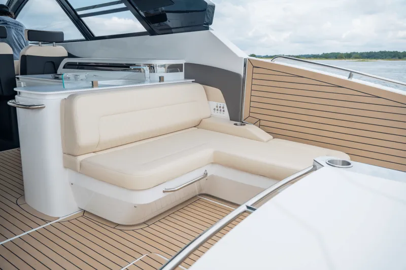 Slide: The Image of Cruisers Yachts 50GLS OB 2026 - 5585933