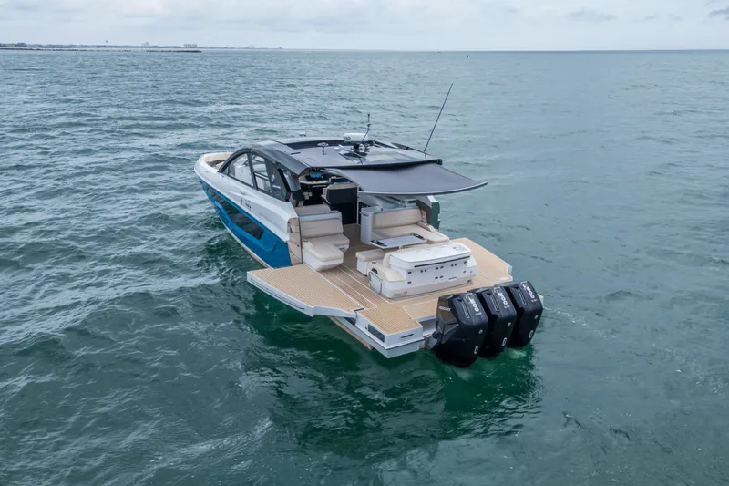 Slide: The Image of Cruisers Yachts 50GLS OB 2026 - 5585916