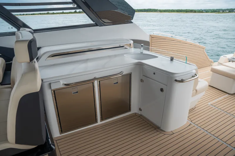 Slide: The Image of Cruisers Yachts 50GLS OB 2026 - 5585936