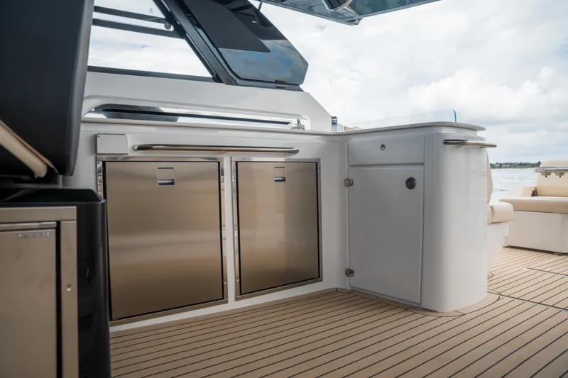 Slide: The Image of Cruisers Yachts 50GLS OB 2026 - 5585937