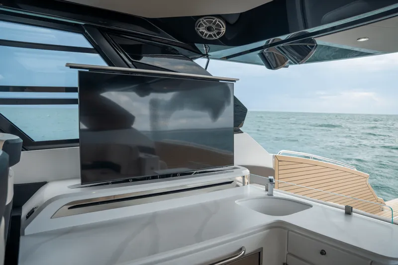 Slide: The Image of Cruisers Yachts 50GLS OB 2026 - 5585938