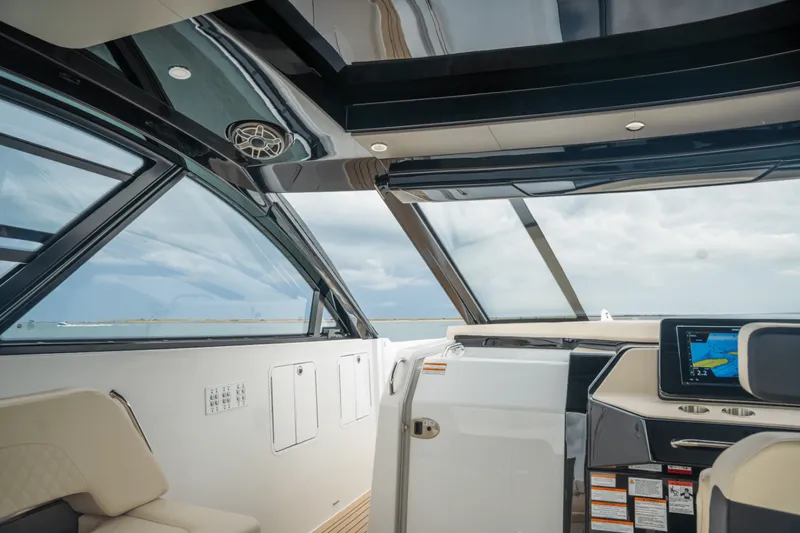 Slide: The Image of Cruisers Yachts 50GLS OB 2026 - 5585941