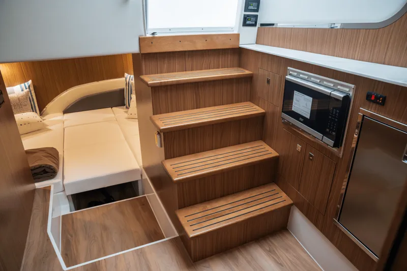 Slide: The Image of Cruisers Yachts 50GLS OB 2026 - 5585942