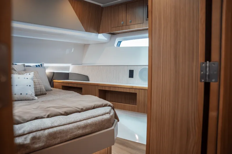 Slide: The Image of Cruisers Yachts 50GLS OB 2026 - 5585945