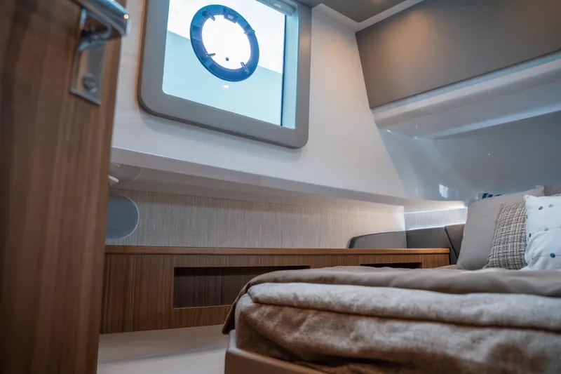 Slide: The Image of Cruisers Yachts 50GLS OB 2026 - 5585949