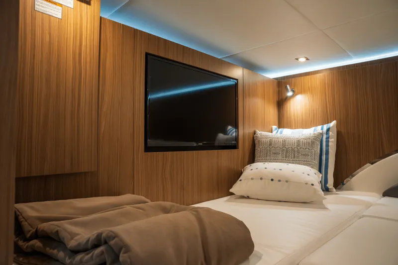 Slide: The Image of Cruisers Yachts 50GLS OB 2026 - 5585953