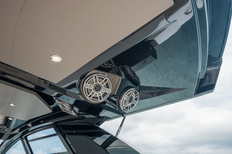 Slide: The Image of Cruisers Yachts 50GLS OB 2026 - 5585960